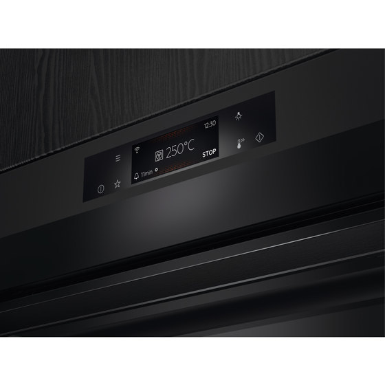 8000 Assisted cooking Pyrolytic Self Clean Oven - Matt Black | Forni | Electrolux Group