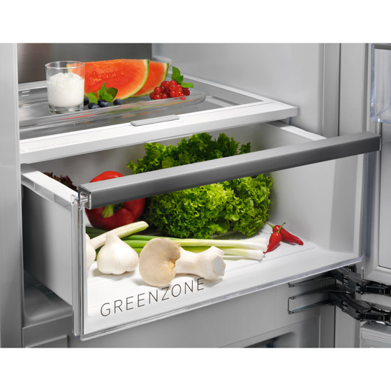 8000 Cooling 360° Integrated Fridge Freezer 176.9 cm - White | Frigoriferi | Electrolux Group