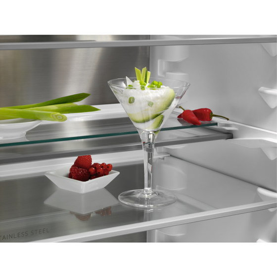 8000 Cooling 360° Integrated Fridge Freezer 176.9 cm - White | Réfrigérateurs | Electrolux Group
