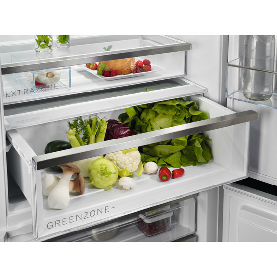 8000 Cooling 360° Integrated Fridge Freezer 188.4 cm - White | Refrigerators | Electrolux Group