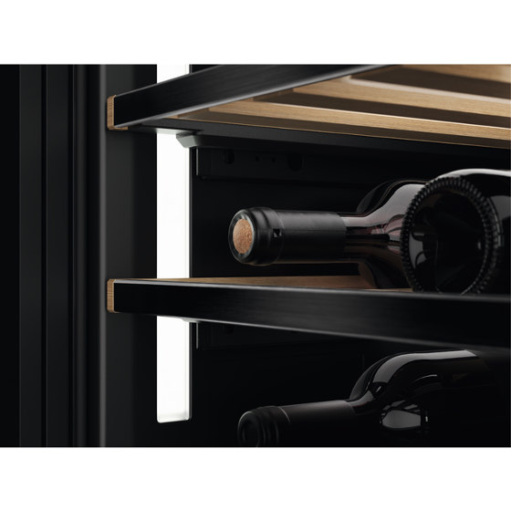 8000 Integrated Under Counter Wine Cabinet 81.8 cm - Black Matt Glass | Wine coolers | Electrolux Group