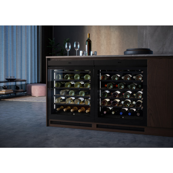 8000 Integrated Under Counter Wine Cabinet 81.8 cm - Black Matt Glass | Neveras para vinos | Electrolux Group