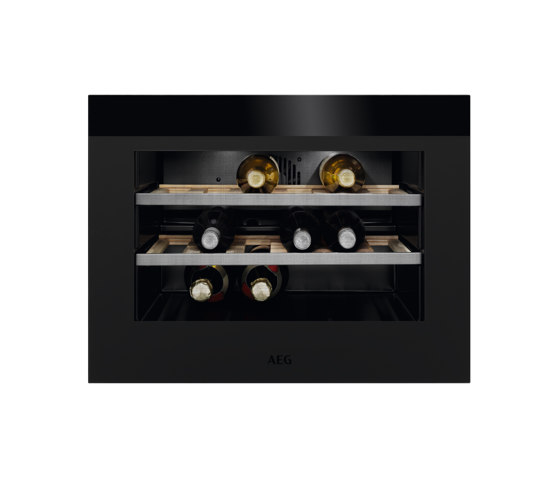9000 Integrated Wine Cabinet 45.5 cm - Matt Black | Wine coolers | Electrolux Group