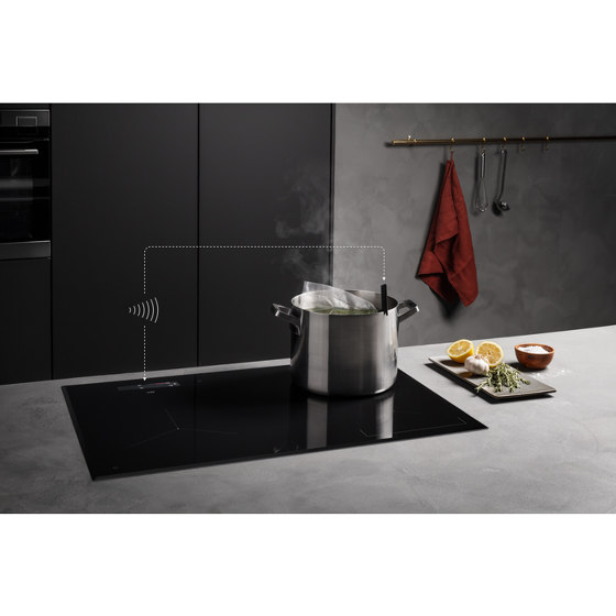 9000 SensePro Induction Hob 80cm - Dark Grey | Tables de cuisson | Electrolux Group