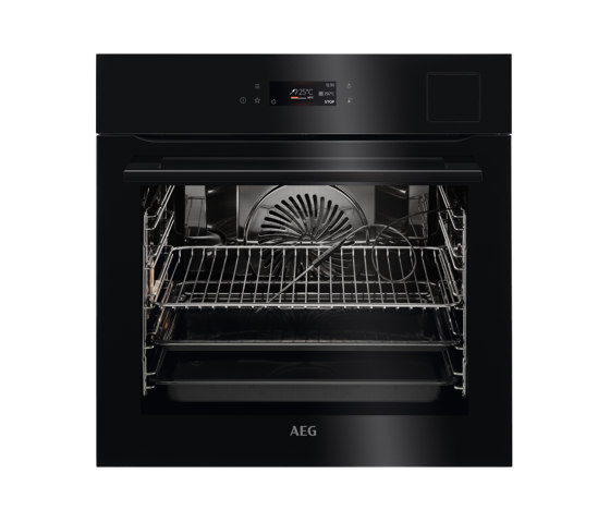 9000 SteamPro With Steam Cleaning Oven - Black | Hornos | Electrolux Group