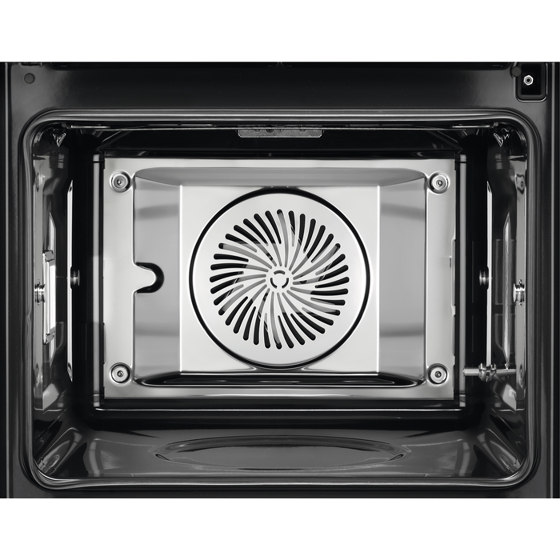 9000 SteamPro With Steam Cleaning Oven - Black | Fours | Electrolux Group