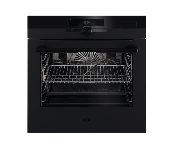 9000 SteamPro With Steam Cleaning Oven - Matt Black | Ovens | Electrolux Group