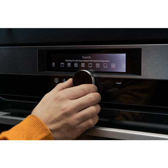 9000 SteamPro With Steam Cleaning Oven - Matt Black | Backöfen | Electrolux Group