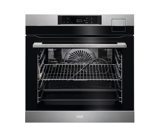 9000 SteamPro With Steam Cleaning Oven - Stainless Steel with antifingerprint coating | Forni | Electrolux Group