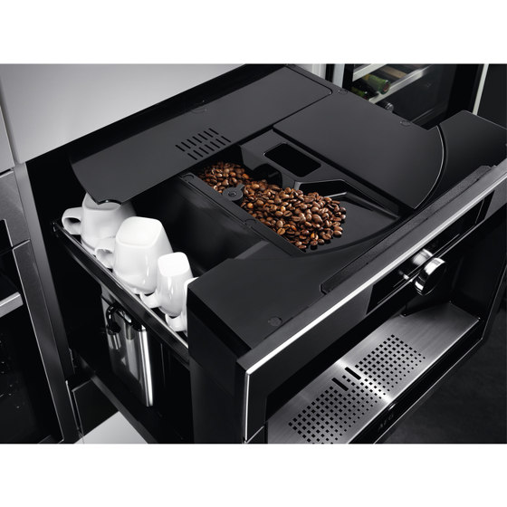 Integrated Coffee Machine - Matt Black | Macchine caffè | Electrolux Group