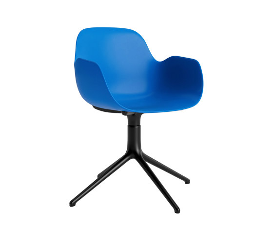 Form Armchair Swivel 4L Black Alu Bright Blue | Sillas | Normann Copenhagen