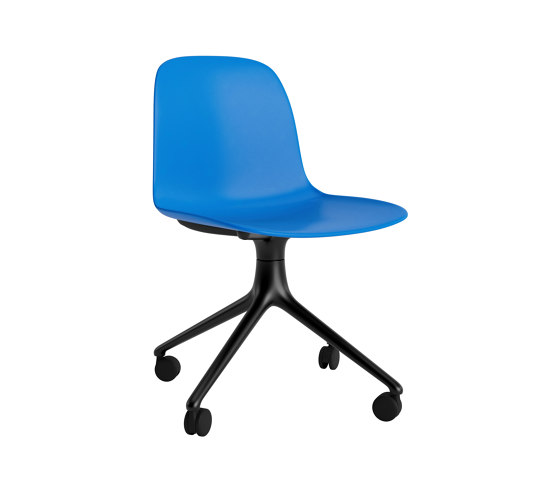 Form Chair Swivel 4W Alu Bright Blue | Chaises | Normann Copenhagen