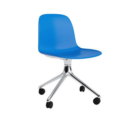 Form Chair Swivel 4W Alu Bright Blue | Chaises | Normann Copenhagen