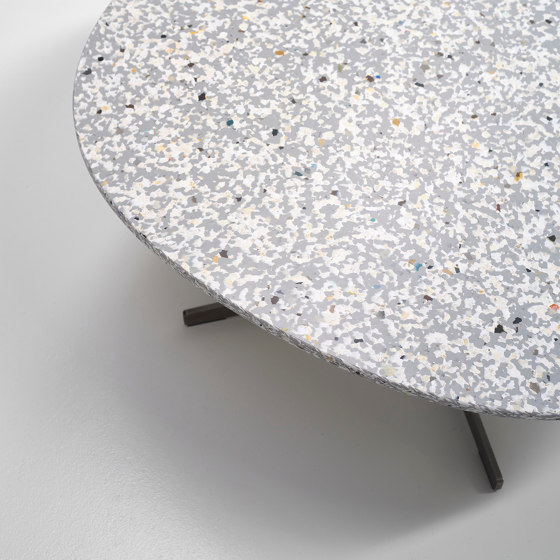 Frost Table | H74 Mid-Grey Top | Tavolini alti | ecoBirdy