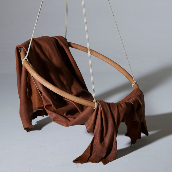 Sling Wooden Ring - Draped Leather - Hanging Chair | Balancelles | Studio Stirling