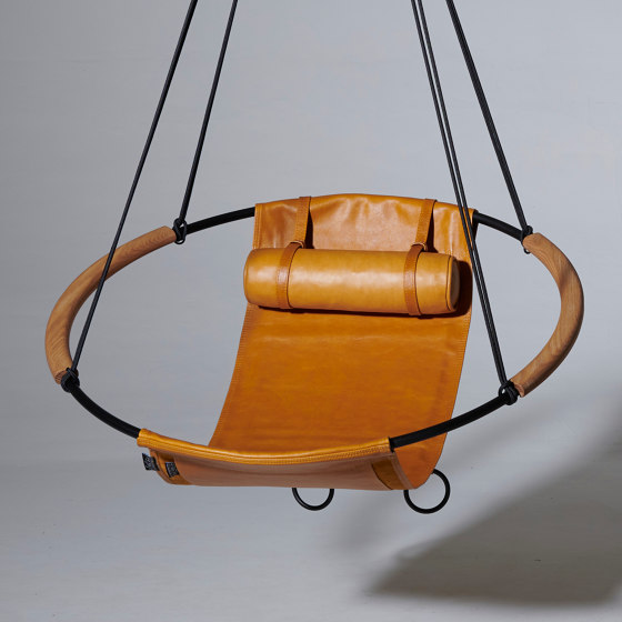Sling Wooden Armrest - Soft Leather - Hanging Chair | Balancelles | Studio Stirling