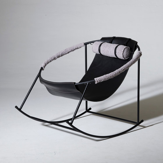 Rocking Chair / Sling Thick Leather | Sillones | Studio Stirling