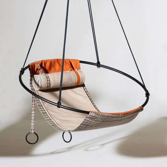 Sling Lux Hanging Chair | Dondoli | Studio Stirling