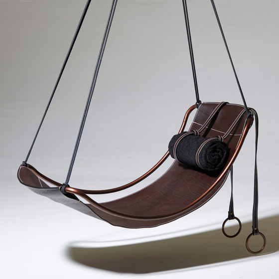 Sling Slim Leather Hanging Chair | Balancelles | Studio Stirling