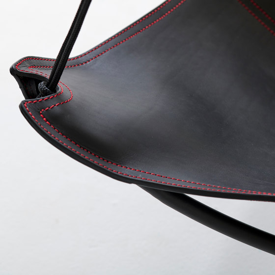 Butterfly Hanging Chair Black Frame | Dondoli | Studio Stirling