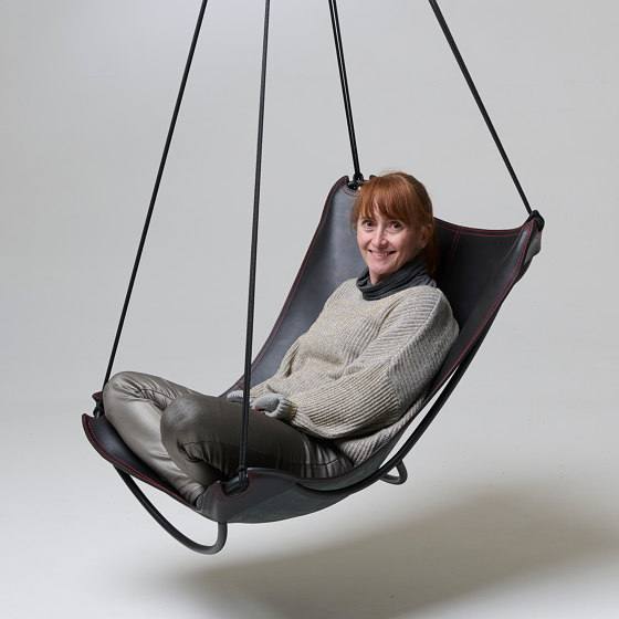 Butterfly Hanging Chair Black Frame | Columpios | Studio Stirling