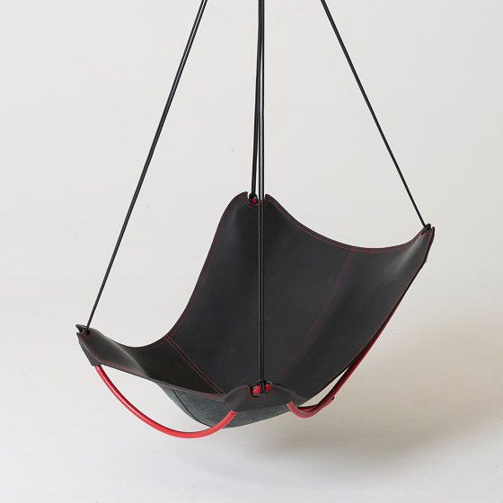Butterfly Hanging Chair Black with Red Frame | Schaukeln | Studio Stirling