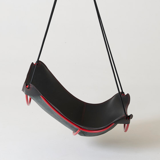 Butterfly Hanging Chair Black with Red Frame | Balancelles | Studio Stirling