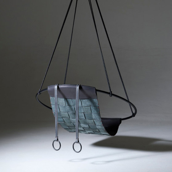 Sling Woven Hanging Chair | Balancelles | Studio Stirling