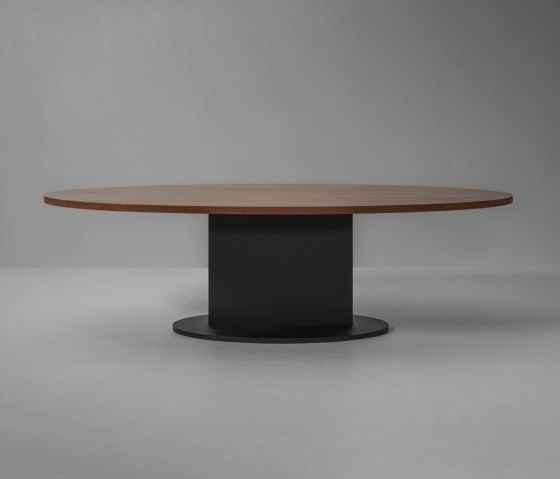 Opium Oval Dining Table | Esstische | Van Rossum