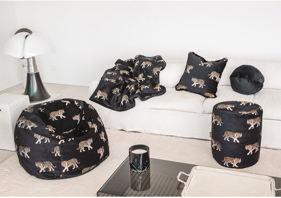 Pouf XL | Pouf en velours noir avec tigres brodées | Poufs géants | MX HOME