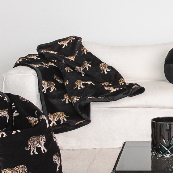 Plaid Velours | Plaid en velours noir avec tigres brodées | Couvertures | MX HOME