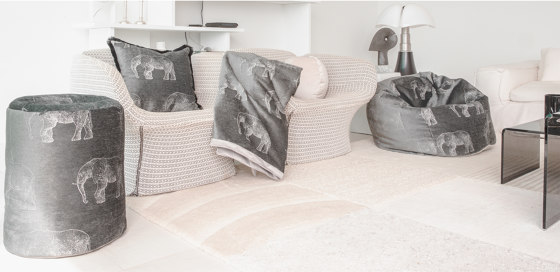 Velvet blanket | Grey velvet blanket with embroidered elephants | Duvets | MX HOME