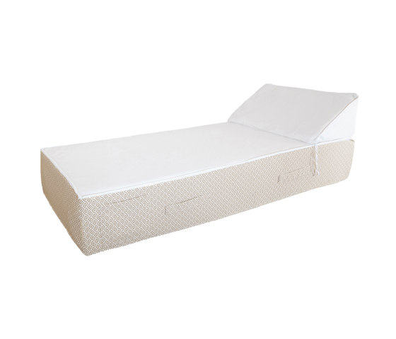 Outdoor-Bett | Außenbett aus Schaumstoff 1 Sitzer, weiß und beige | Sonnenliegen / Liegestühle | MX HOME
