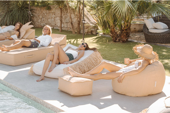 XL-pouf und Kissen | Outdoor-Lounge Raffia-Effekt mit Fransen | Sonnenliegen / Liegestühle | MX HOME