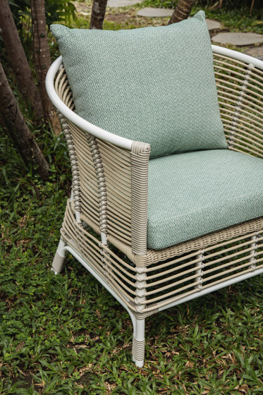 Lilia Lounge Chair  | Armchairs | cbdesign