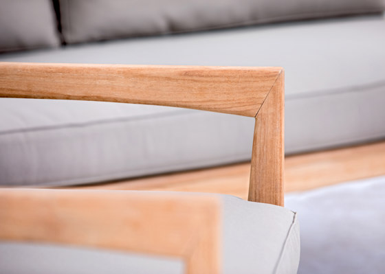 Susy Lounge Chair  | Armchairs | cbdesign