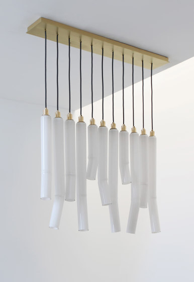 Fold Linear Chandelier | Lámparas de suspensión | SkLO