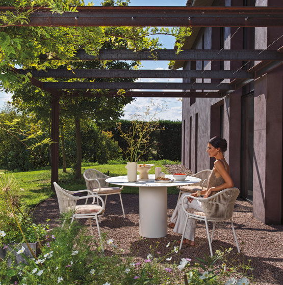 Queen 4470H dining table | Tables de repas | ROBERTI outdoor pleasure