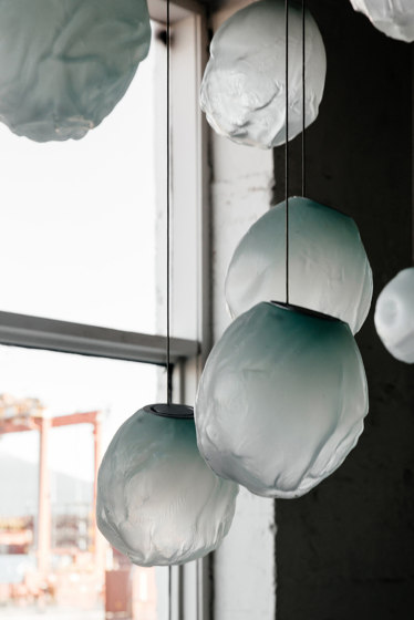 Series 73.1Vm random - opaline white | Suspensions | Bocci