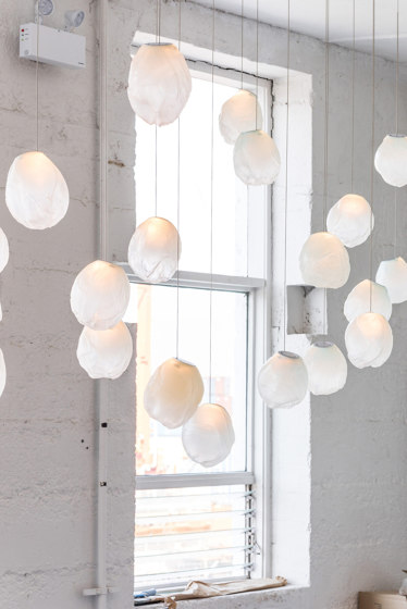 Series 73.1Vm random - opaline white | Suspensions | Bocci