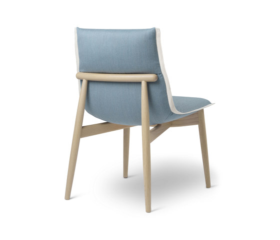 E004 | Embrace Chair | Chaises | Carl Hansen & Søn