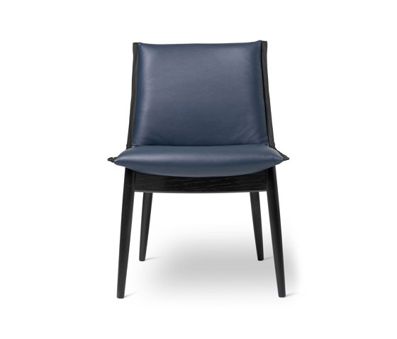 E004 | Embrace Chair | Chaises | Carl Hansen & Søn