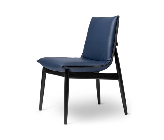 E004 | Embrace Chair | Chaises | Carl Hansen & Søn