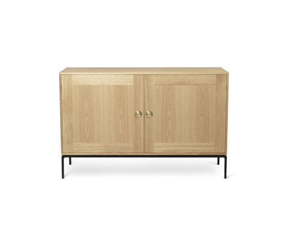 FK63 | Cabinet with legs | 72,5x112x36 cm | Buffets / Commodes | Carl Hansen & Søn