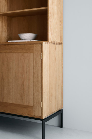 FK63 | Deep cabinet with legs | Shelving | Carl Hansen & Søn