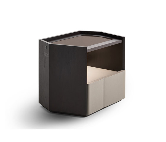 Delphi Night table | Mesillas de noche | Giorgetti