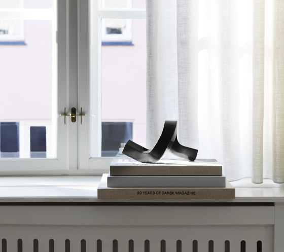 Crooked Candlestick One Bronze | Bougeoirs | Normann Copenhagen