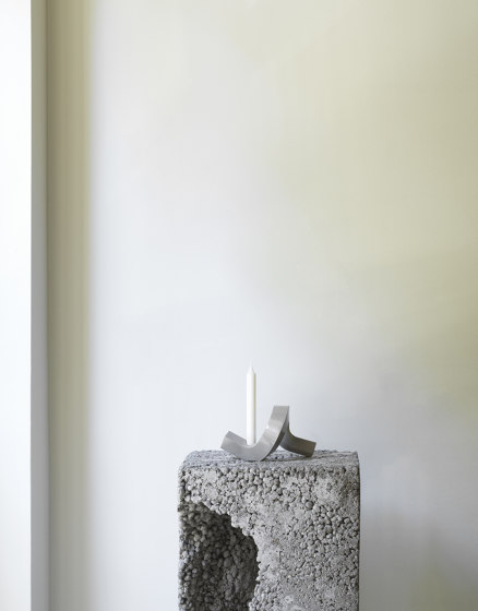 Crooked Candlestick One Warm Grey | Portacandele | Normann Copenhagen