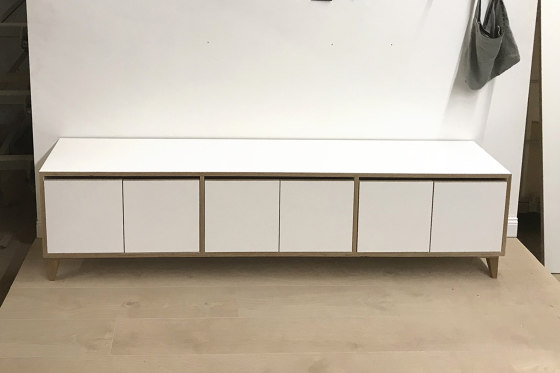 Scott 210 Shoe Bench | Cabinets | Andreas Janson