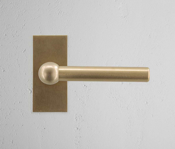 Manilla para puertas Harper con placa corta (fija) | Manillas | Corston Architectural Detail